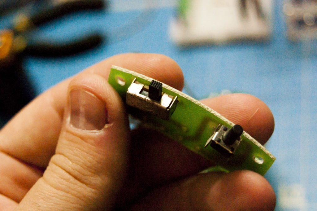 Interrupteur à levier récupéré sur carte électronique