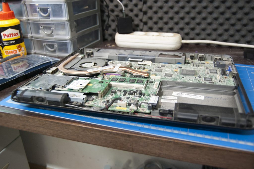 Démontage du Dell Vostro 1500 - étape 1